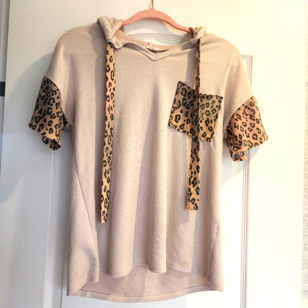 Hopely Womens shirt size S EUC